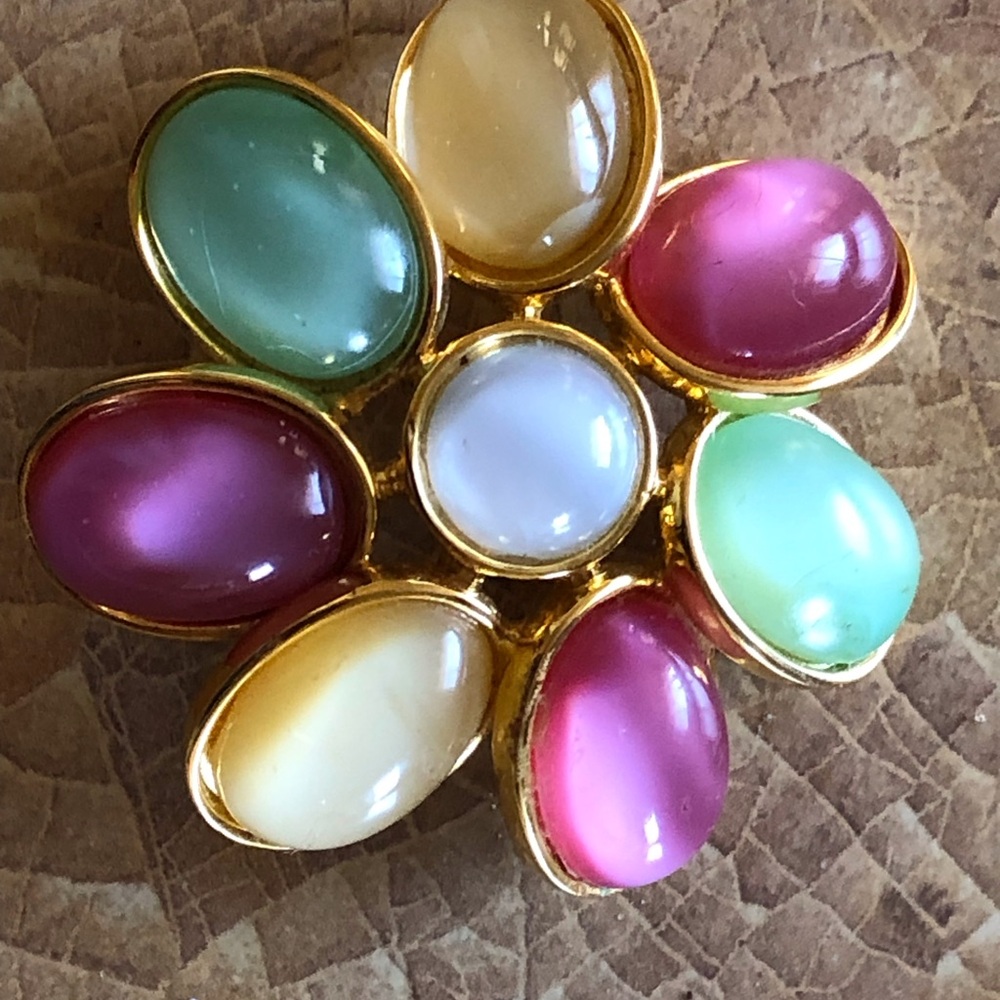Vintage TAT brooch